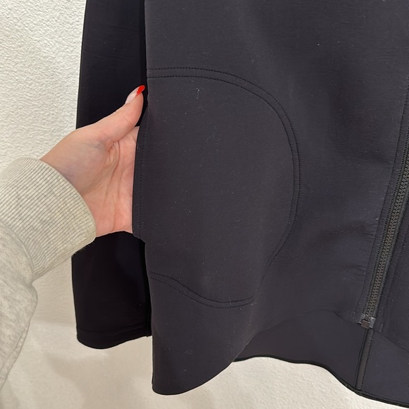 Lululemon neoprene type material zip up jacket size 2 black - Picture 5 of 8